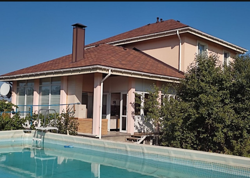 Продаётся дом, 252 м²