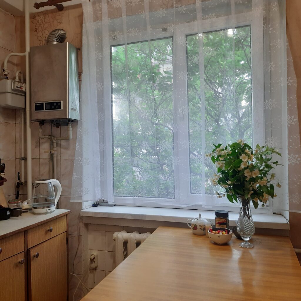 №798 Продаётся 3 комн. кв-ра, пр-т Металлургов, р-н супермаркета “Донбасс”