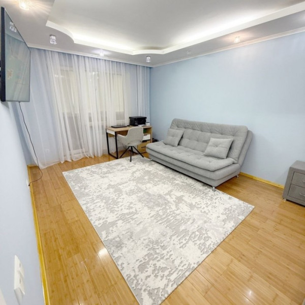 Фото Продам 2- х комнатную квартиру на кв. Якира