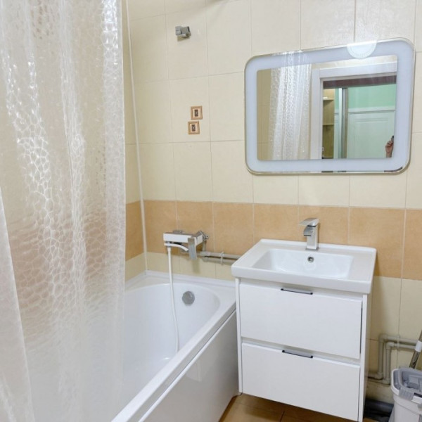 Фото Продам 2- х комнатную квартиру на кв. Якира