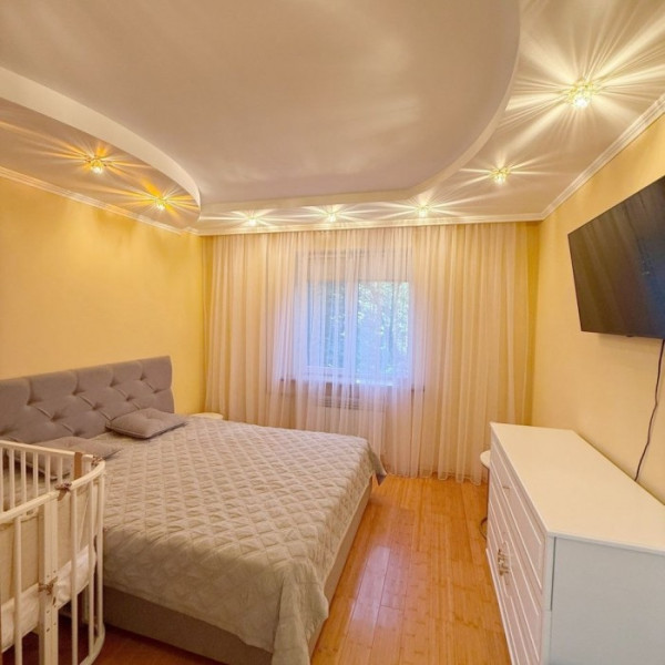 Фото Продам 2- х комнатную квартиру на кв. Якира