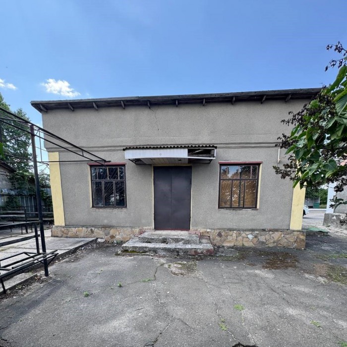 Продам помещение под коммерцию в Станице Луганской, (Н. Кондрашевка, на территории ж/д вокзала)