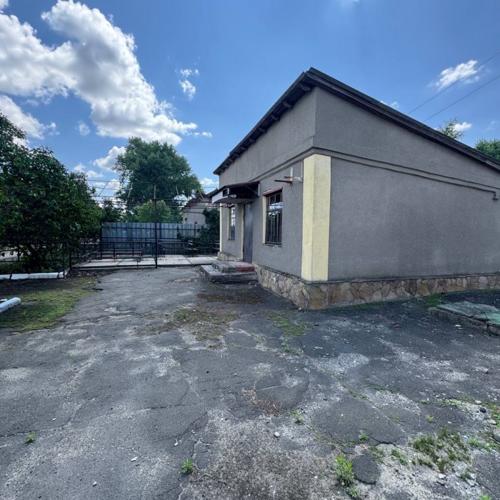 Фото Продам помещение под коммерцию в Станице Луганской, (Н. Кондрашевка, на территории ж/д вокзала)