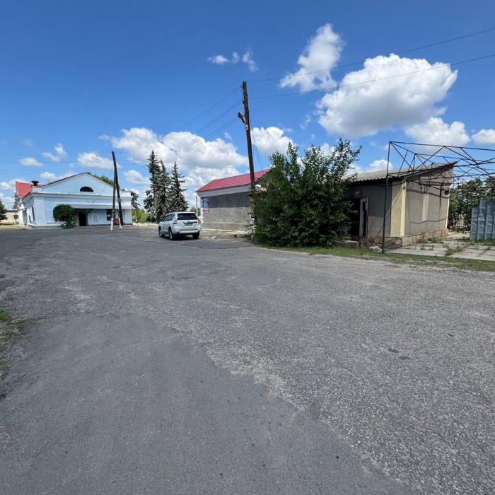 Фото Продам помещение под коммерцию в Станице Луганской, (Н. Кондрашевка, на территории ж/д вокзала)