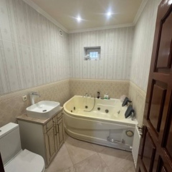 Продам дом новой постройки, рн Ленинского Комсомола ,130м2, 6 соток приват