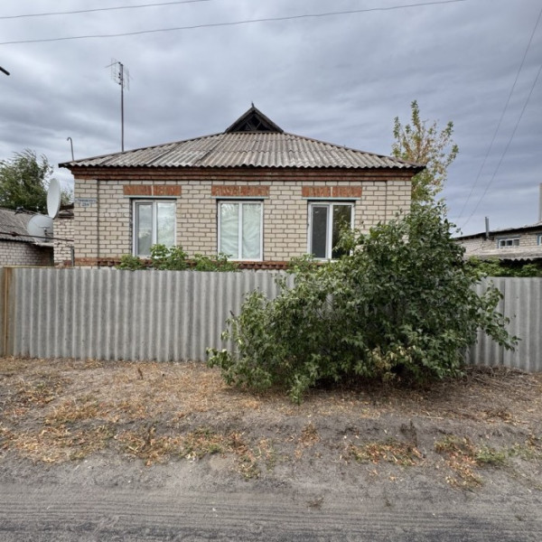 Продается дом с. Валуйское Станично-Луганский р-н., площадь дома 70,1 м. кв