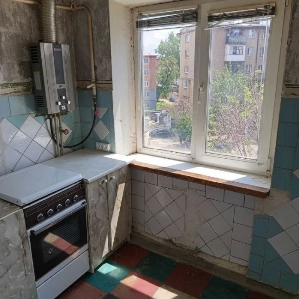 7464 Продам 1 комн. квартиру в р-не маг. "Айсберг"