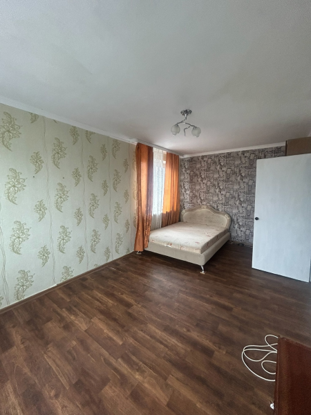 СДАМ НА ДЛИТЕЛЬНЫЙ СРОК 2-Х КОМНАТНУЮ КВАРТИРУ (Стаханов, ул. Макерова, 6)