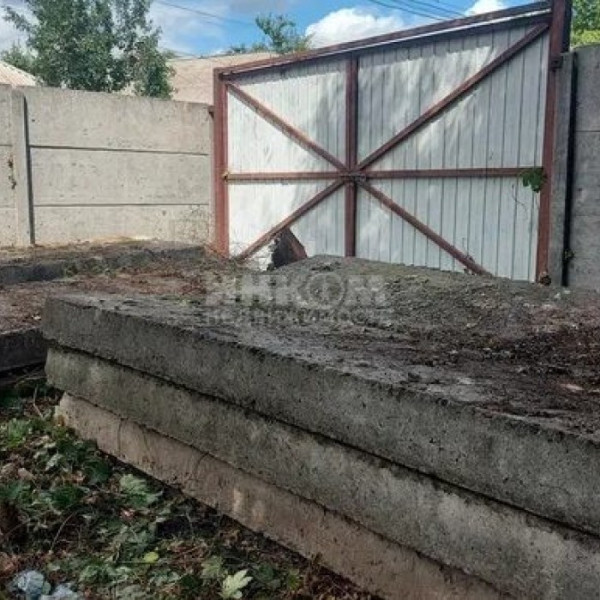 Фото продам коробку в центре 100м2