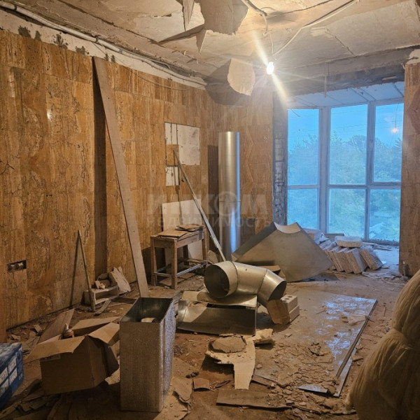 Фото Продам квартиру 326 м2 в центре города Луганск, площадь Героев ВОВ