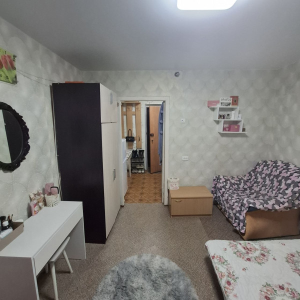 Фото Продам 1х [Полугостинку]на кв Жукова 4/5-эт.кирп.дом.От хозяина.