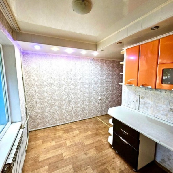 Фото Продам 2-х комнатную квартиру г. Луганск, кв. Комарова, (р-н кинотеатра «Мир»)