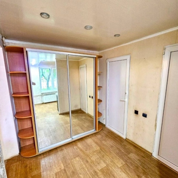 Фото Продам 2-х комнатную квартиру г. Луганск, кв. Комарова, (р-н кинотеатра «Мир»)