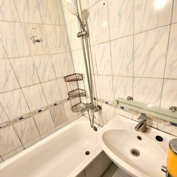 Фото Продам 2-х комнатную квартиру г. Луганск, кв. Комарова, (р-н кинотеатра «Мир»)