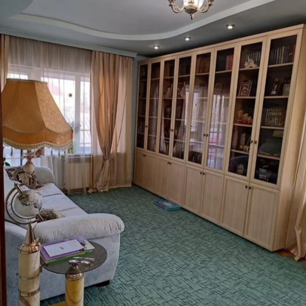 Фото Продам 2-х этажный дом в Центре г Луганск р-н 17 школы