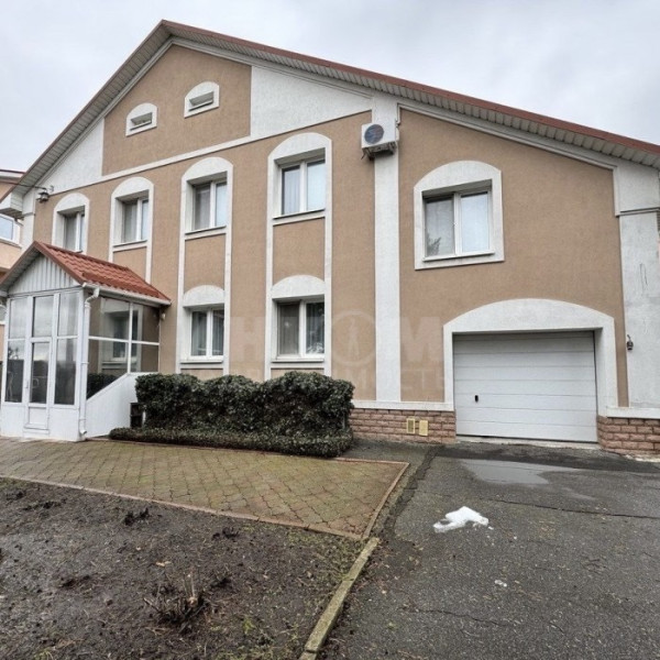 Продам дом рн Атриума ,418м2, 15 соток земли