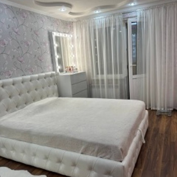 Фото Продам 3к квартиру на кв. Ленинского Комсомола, евроремонт, 8/9эт