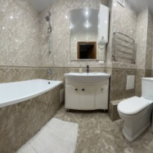 Фото Продам 3к квартиру на кв. Ленинского Комсомола, евроремонт, 8/9эт