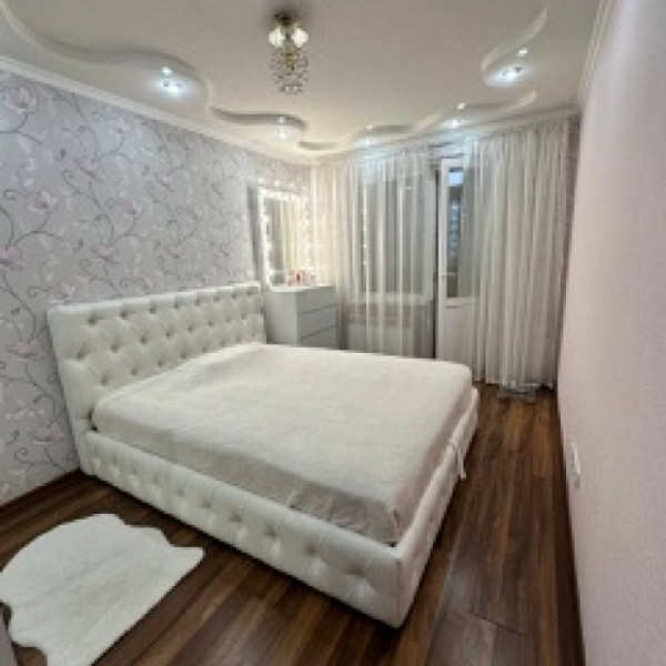 Фото Продам 3к квартиру на кв. Ленинского Комсомола, евроремонт, 8/9эт