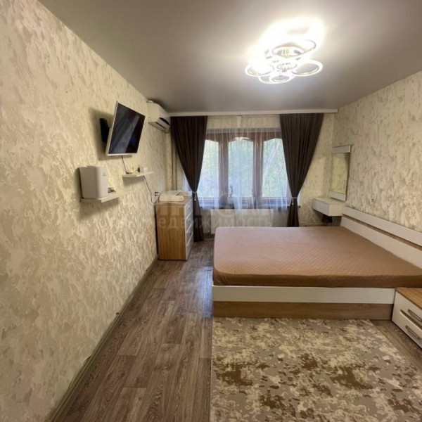 Фото Продам 3-х комн квартиру с АО в г.Луганск, ул. 50 Лет Обороны Луганска