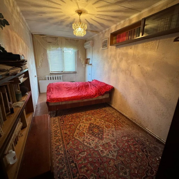 Продам 2-х комнатную квартиру на кв. Жукова.