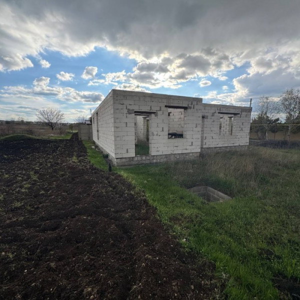 Фото Продам участок приват с коробкой на Вольном