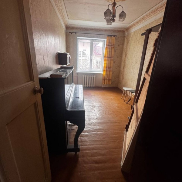 Фото Цена снижена до 4 млн. руб.! Продам 4-к. квартиру, в г. Счастье ул. Мира (р- н Горсовета)