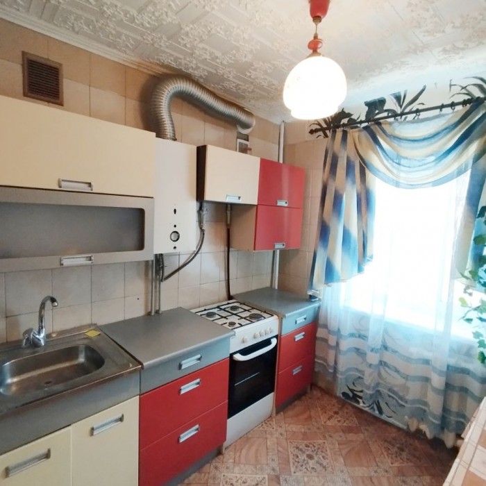 Фото Продам 2- х комнатную квартиру на ул. Советская ( центр, памятник Труженику Луганщины).