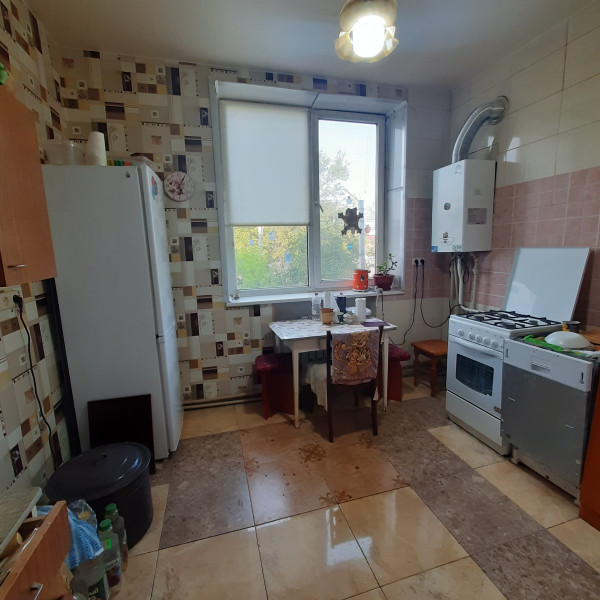 Фото №505 Продаётся 3 комн.”Сталинка”, 2/4, с Автономным отоплением.