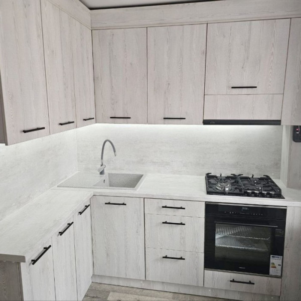 Фото 1-ю квартиру на кв. Сазонова