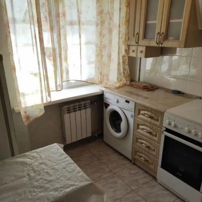 Продам 2-х комн квартиру в г Луганск кв 50-Летия Октября
