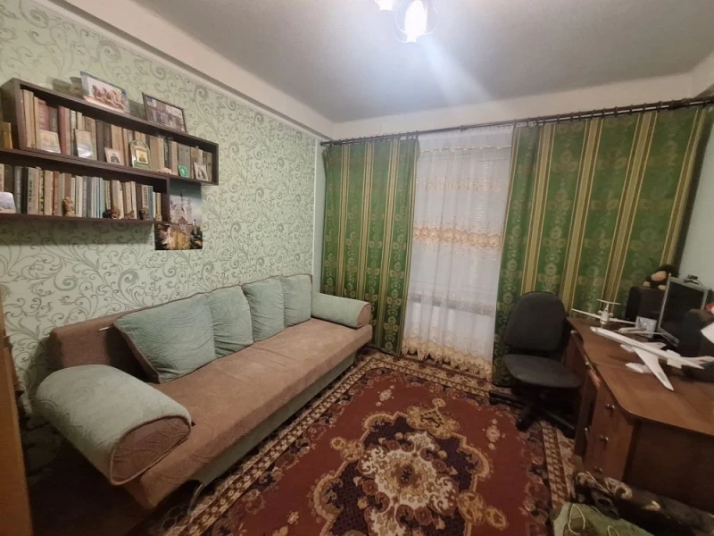 Продаётся 3-комнатная квартира в городе Стаханов, ул. Богдана Хмельницкого, д. 21.