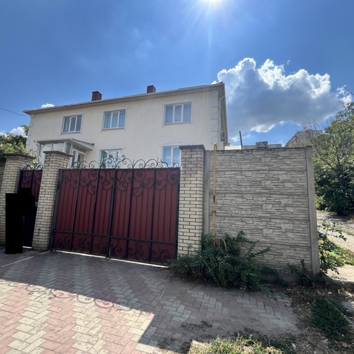 Продам офисно- складское помещение в центре г. Луганск, ул. Октябрьская (р- н Вечного огня), возле дороги
