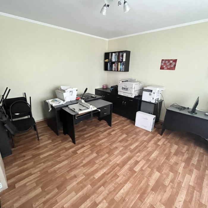 Фото Продам офисно- складское помещение в центре г. Луганск, ул. Октябрьская (р- н Вечного огня), возле дороги