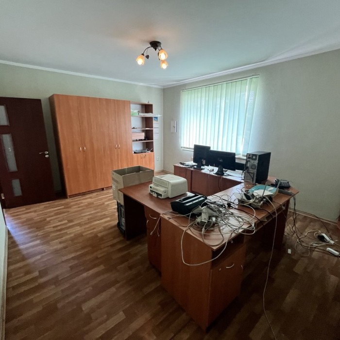 Фото Продам офисно- складское помещение в центре г. Луганск, ул. Октябрьская (р- н Вечного огня), возле дороги