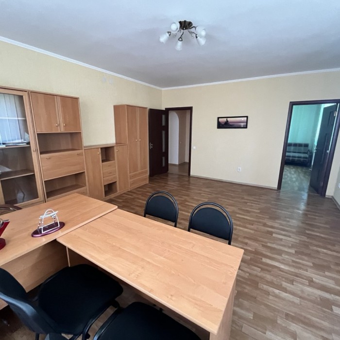 Фото Продам офисно- складское помещение в центре г. Луганск, ул. Октябрьская (р- н Вечного огня), возле дороги