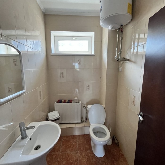 Фото Продам офисно- складское помещение в центре г. Луганск, ул. Октябрьская (р- н Вечного огня), возле дороги