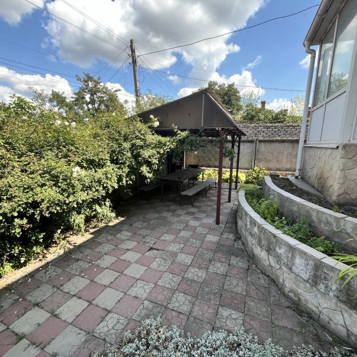 Фото Продам офисно- складское помещение в центре г. Луганск, ул. Октябрьская (р- н Вечного огня), возле дороги