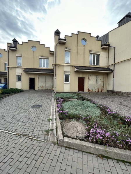 Фото №135 Продаётся Таунхаус, 2 этажа, ОП-167м2, отдельный вход с улицы гараж и зем. уч-к.