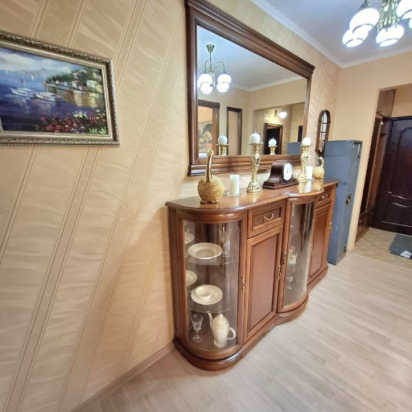 Продам 3-х комн квартиру на кв. Заречный