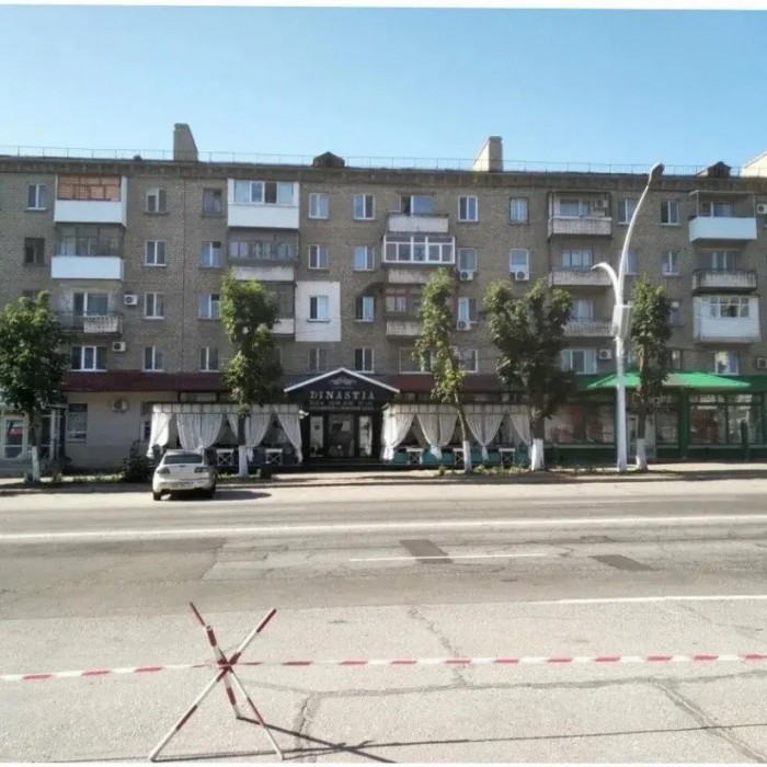 Сдам долгосрочно 3- к. квартиру (с автономным отоплением- 2- х контурный котел), в самом центре Луганска, ул. Коцюбинского (в доме ресторан Династия).