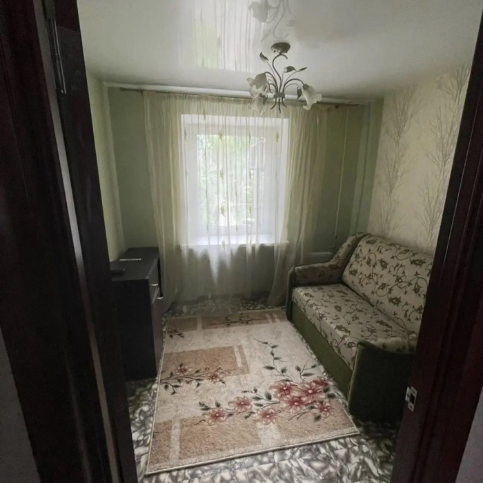 Фото Сдам долгосрочно 3- к. квартиру (с автономным отоплением- 2- х контурный котел), в самом центре Луганска, ул. Коцюбинского (в доме ресторан Династия).