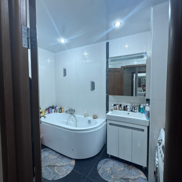 Фото Продам квартиру с евроремонтом 4/12эт 40м2