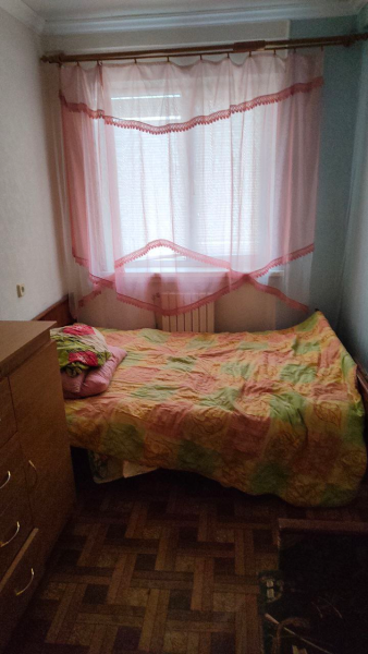 Сдам 3-х комнатную квартиру на длительный срок (г. Стаханов, ул. Н. Курченко, дом 13)