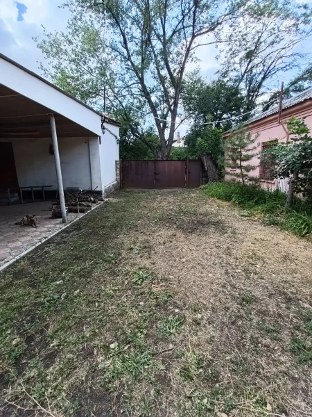 Фото Продаётся коммерческое помещение (магазин). Местоположение: г. Брянка, п. Краснополье, ул. Молодогвардейская.