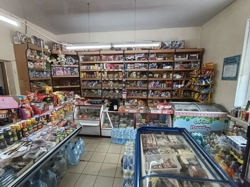 Фото Продаётся коммерческое помещение (магазин). Местоположение: г. Брянка, п. Краснополье, ул. Молодогвардейская.