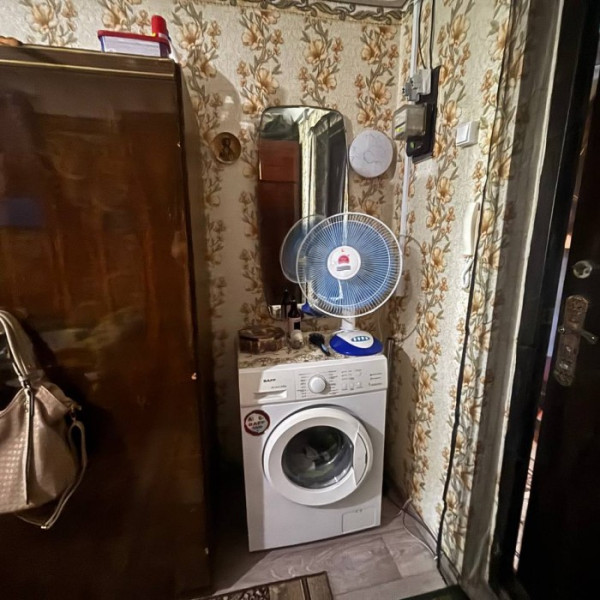 Фото Продам 2 комнаты в коммунальной квартире на кв. Ватутина, 5/5 эт