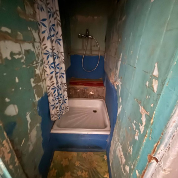 Фото Продам 2 комнаты в коммунальной квартире на кв. Ватутина, 5/5 эт