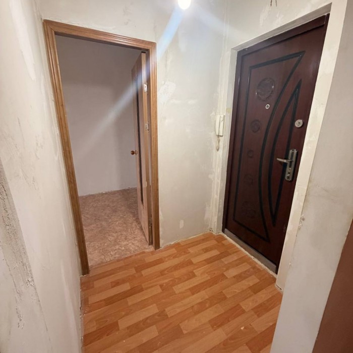Продам 1- к квартиру 37 кв. м. (улучшенка) в Луганске, кв. Ольховский (р- н Ледовой арены).