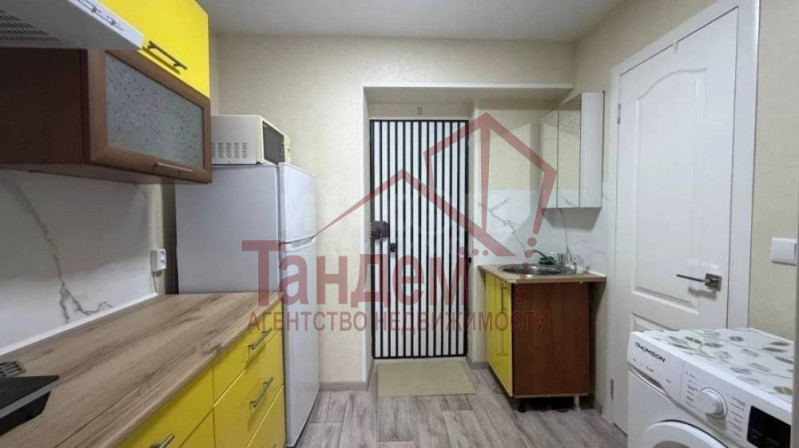 Фото Продаётся полугостинка. г. Луганск, Жовтневый район, кв. Жукова.  ✅Не угловая, общей площадью 18,3 м - Объект №385